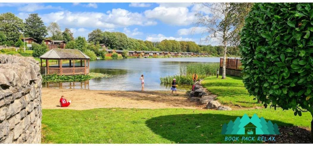 4 Bed Luxury Lodge With Hot Tub Near Lake District Warton Exterior foto