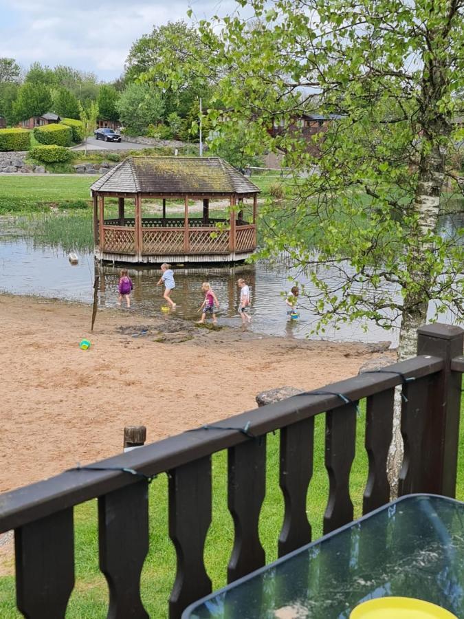 4 Bed Luxury Lodge With Hot Tub Near Lake District Warton Exterior foto