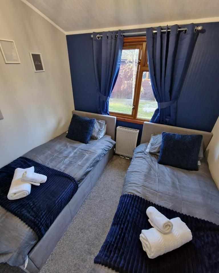 4 Bed Luxury Lodge With Hot Tub Near Lake District Warton Exterior foto